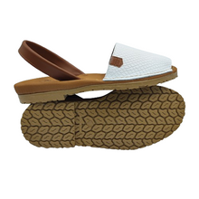 Cargar imagen en el visor de la galería, Menorquina POPA California Piel Snake Blanca