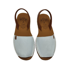 Cargar imagen en el visor de la galería, Menorquina POPA California Piel Snake Blanca