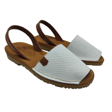 Cargar imagen en el visor de la galería, Menorquina POPA California Piel Snake Blanca