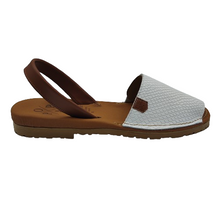 Cargar imagen en el visor de la galería, Menorquina POPA California Piel Snake Blanca