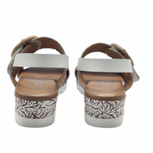 Cargar imagen en el visor de la galería, Sandalia de Cuña y Piel VALERIA´S 1975 Blanca