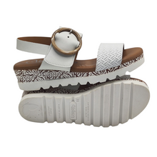 Cargar imagen en el visor de la galería, Sandalia de Cuña y Piel VALERIA´S 1975 Blanca
