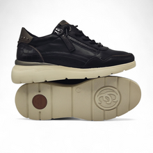 Cargar imagen en el visor de la galería, Zapatilla piel Carmela 162430 Negra