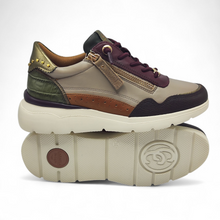 Cargar imagen en el visor de la galería, Zapatilla de piel Carmela 162430 combi colores