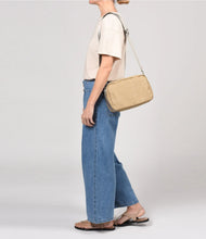 Cargar imagen en el visor de la galería, Bandolera Stamp KCB 3202-1 Taupe