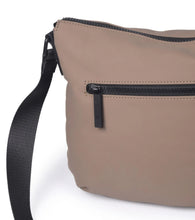 Cargar imagen en el visor de la galería, Bandolera Base KCB 3480 Taupe