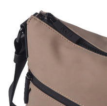 Cargar imagen en el visor de la galería, Bandolera Base KCB 3480 Taupe