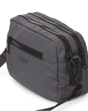 Cargar imagen en el visor de la galería, Bandolera Stamp KCB 3202-1 Gris