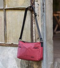 Cargar imagen en el visor de la galería, Bandolera Dual KCB 3392 Cereza