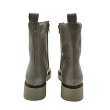 Cargar imagen en el visor de la galería, Bota Piel Charol Militar Pitillos 10108 Piedra