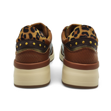 Cargar imagen en el visor de la galería, Zapatilla piel Carmela 162442 camel
