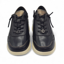Cargar imagen en el visor de la galería, Zapatilla piel Carmela 162430 Negra
