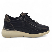 Cargar imagen en el visor de la galería, Zapatilla piel Carmela 162430 Negra
