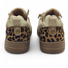 Cargar imagen en el visor de la galería, Zapatilla piel y serraje 162504 Carmela en beige y print

