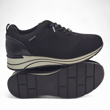 Cargar imagen en el visor de la galería, Zapatilla con membrana impermeable TREINTA´S M4457 Negra
