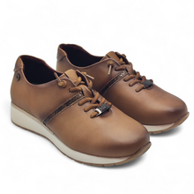 Cargar imagen en el visor de la galería, Zapato de Piel con gomas TREINTA´S L4459 Camel
