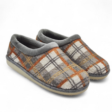 Cargar imagen en el visor de la galería, Zapatilla de Casa D´ESPINOSA 4112 Cuadros Gris
