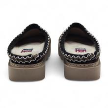 Cargar imagen en el visor de la galería, Zapatilla/Zueco de Casa GEMA 8650-3 Marrón
