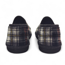 Cargar imagen en el visor de la galería, Zapatilla de Casa D´ESPINOSA 4447 Cuadros Negro
