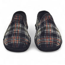 Cargar imagen en el visor de la galería, Zapatilla de Casa D´ESPINOSA 4447 Cuadros Negro
