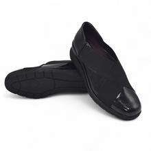 Cargar imagen en el visor de la galería, Zapato de piel con elásticos PITILLOS 10733 negro
