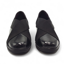 Cargar imagen en el visor de la galería, Zapato de piel con elásticos PITILLOS 10733 negro

