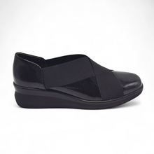 Cargar imagen en el visor de la galería, Zapato de piel con elásticos PITILLOS 10733 negro
