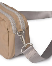 Cargar imagen en el visor de la galería, Bandolera Stamp KCB 3202-1 Taupe
