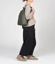 Cargar imagen en el visor de la galería, Mochila Antirrobo Dual KCB 3390 Negra
