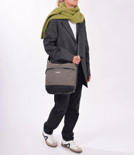 Cargar imagen en el visor de la galería, Bandolera Base KCB 3480 Taupe
