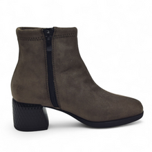 Cargar imagen en el visor de la galería, Botín Tacón Impermeable D´CHICAS 4736 Taupe
