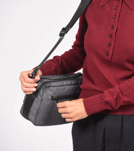 Cargar imagen en el visor de la galería, Bandolera Stamp KCB 3202-1 Gris
