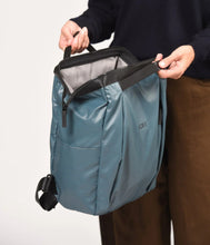 Cargar imagen en el visor de la galería, Mochila Wave KCB 3550 Negra
