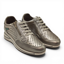 Cargar imagen en el visor de la galería, Zapato Piel Troquelada Barefly 6002 oro

