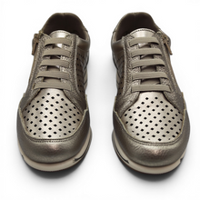 Cargar imagen en el visor de la galería, Zapato Piel Troquelada Barefly 6002 oro
