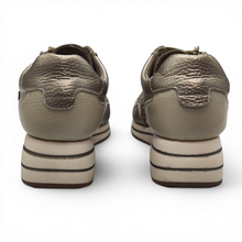 Cargar imagen en el visor de la galería, Zapato Piel Troquelada Barefly 6002 oro
