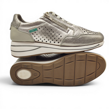 Cargar imagen en el visor de la galería, Zapato Piel Troquelada Barefly 6002 oro
