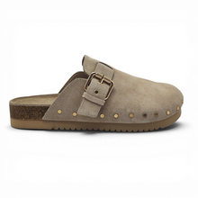 Cargar imagen en el visor de la galería, Zueco de Piel con tachuelas Carmela 163270 Beige
