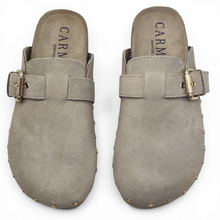 Cargar imagen en el visor de la galería, Zueco de Piel con tachuelas Carmela 163270 Beige
