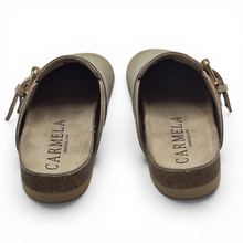 Cargar imagen en el visor de la galería, Zueco de Piel con tachuelas Carmela 163270 Beige
