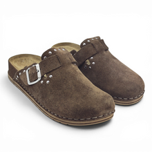 Cargar imagen en el visor de la galería, Zueco de Piel con tachauelas Walk &amp; Fly 50561 Marrón
