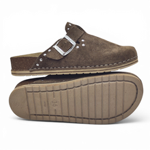 Cargar imagen en el visor de la galería, Zueco de Piel con tachauelas Walk &amp; Fly 50561 Marrón
