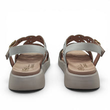 Cargar imagen en el visor de la galería, Sandalia Piel Renature Mango Charol Blanca

